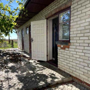 Будинок, хата, дом, велика земельна ділянка 21 сот.,