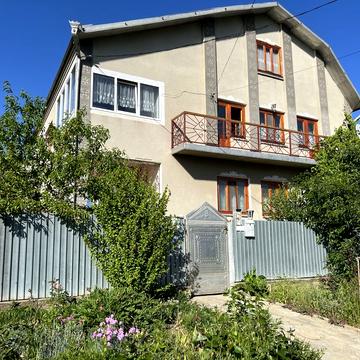 Продам великий будинок в хорошій локації