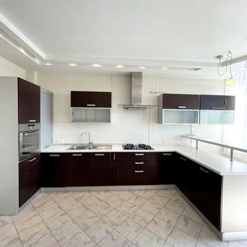 Продам 100м2 3квартира Адмиральский пр. Паркинг