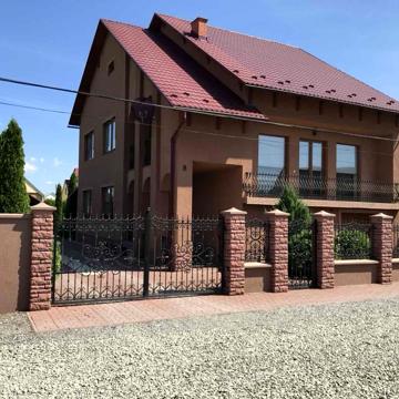 Будинок м.Виноградів Закарпатська обл . Вул. Квіткова 8