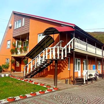 Ціну знижено! Продаємо садибу на курорті Поляна  Солочин Закарпаття