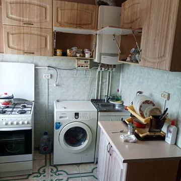 Продаж трьох кімнатной в тихому центрі міста.