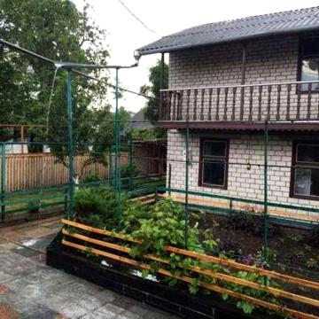 Двоповерховий будинок в самому серці Коростишева