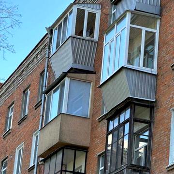 Продам 2-х кімнатну квартиру на вул. Незалежності (Титова), 2.