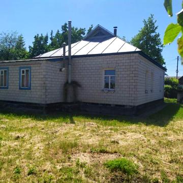 Продається затишний будинок в селі Рогозів
