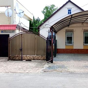 Продаж будинку в елітному районі ,ділянка 4,21 сотки 139кв.м 6 кімнат.
