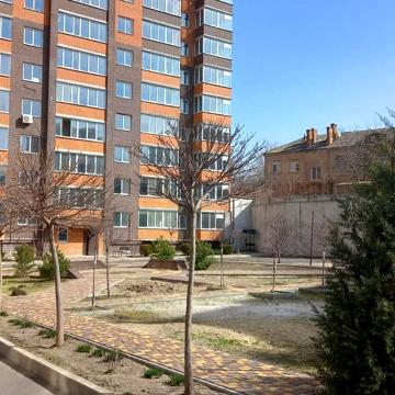 вул.Містобудівників, 18