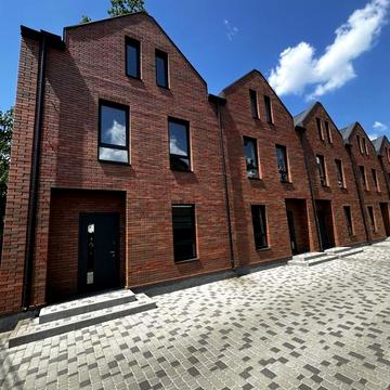 Таунхаус з газом і центр. комунікаціями в центральній частині Бучі.