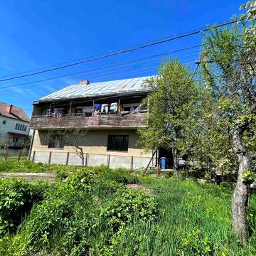 Будинок в тихому районі міста