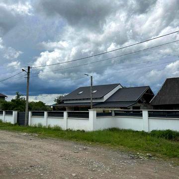 Продається двоповерховий будинок в с. Р. Поле.