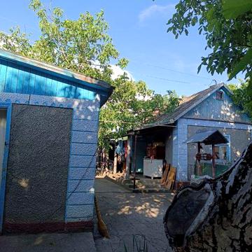 Продаж будинку з земельною ділянкою