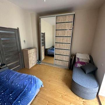 Продаж квартири в центрі міста з власним подвірʼям