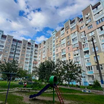 Продам велику 2-кім.кв з ремонтом, 69 м2, по вул. Кошового 35.