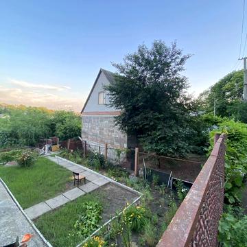 Оранжева вул., 76