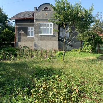 Продам будинок +велика земельна ділянка .місто Бучач