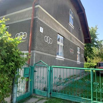 Продам будинок +велика земельна ділянка .місто Бучач