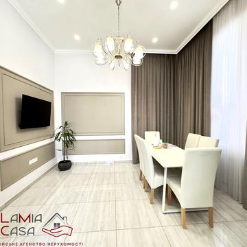 Продаж VIP квартири біля університету