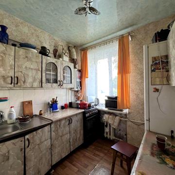 Продам хорошу світлу 2х кімнатну квартиру в центрі міста Узина