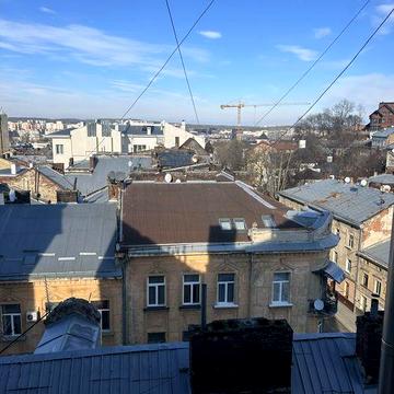 Квартира центр , є ліфт, на початку Богдана Хмельницького