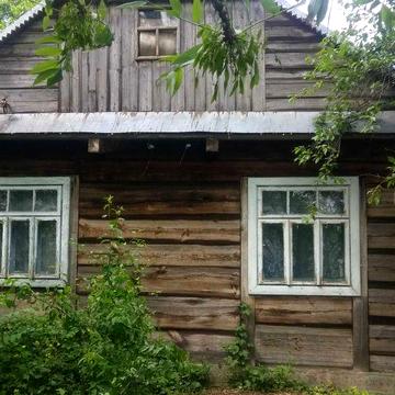 Деревяний будинок під демонтаж
