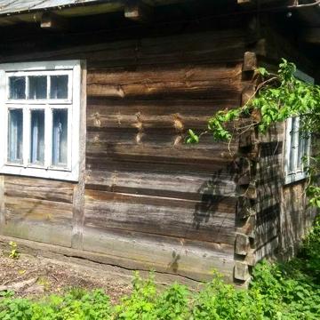 Деревяний будинок під демонтаж