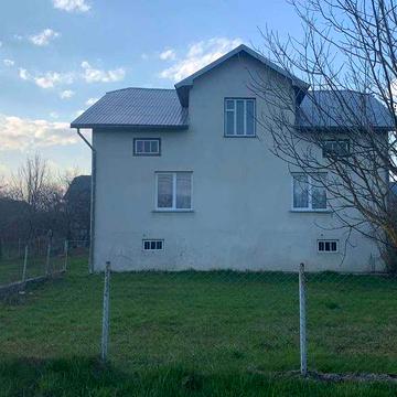 Продається будинок та земельна ділянка. Ідеальне розташування.