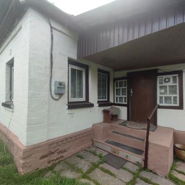 Доглянута садиба в селі Мрин. 100 км від  м Київ. Поряд ЛІС та РІЧКА.