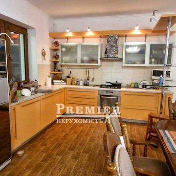 У продажу сучасний будинок