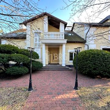 Дом в коттеджном городке с выходом на Днепр без комиссии