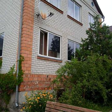 Зелена галявина будинок 243 м2 6с елітний район спокійні сусіди