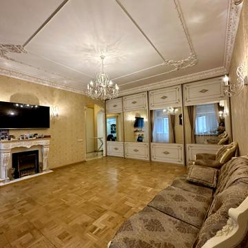 Євгена Котляра вул. (Червоноармійська), 8