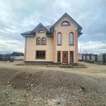 Продаж просторого будинку біля озера!