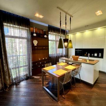 Продам 4ккв. Крещатик 27 Б.  ЖК. Капитолий. Ремонт. ЖК Капитолий