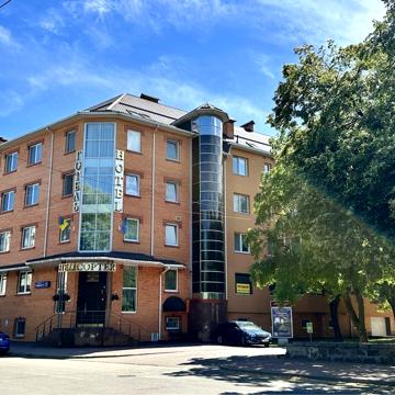 Продаж 4 кімн кв, центр міств, паркова зона, 159 кв м, паркінг