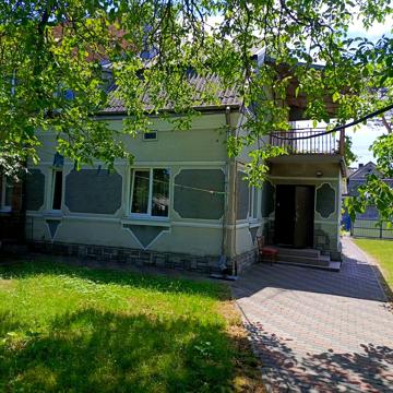 Продаж будинку  з великою земельної ділянкою Зимна Вода