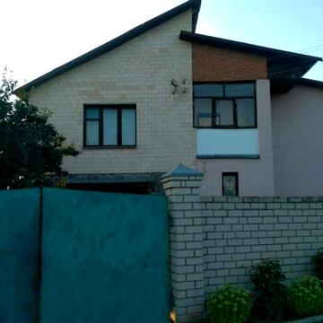 Будинок на 2 поверхи в с. Щербані