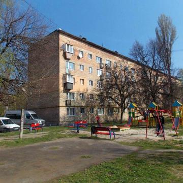 Продам 1-кімнатну квартиру(28,1) в Броварах/центр на Незалежності 10-а
