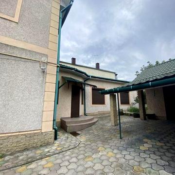Продається 3 кімнатна квартира в будинку