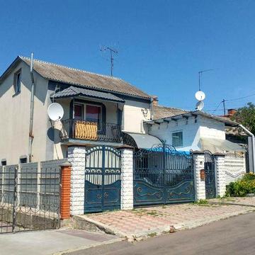 Продається квартира в центрі міста ,на своїй землі,терміновий продаж. ЖК будинок