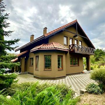 Продаж надійного  будинку готового для життя . Малютянка
