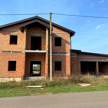Будинок 290м2 на 19 сотках біля озера за індивідуальним проектом
