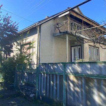 Продається добротний будинок в місті Тячів