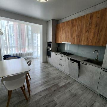 Здається в оренду простора 2-кімнатна квартира в центрі міста!