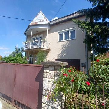 ПРОДАЖ 2-х поверхового цегляного будинку 1990-х у Берегові, жилий стан