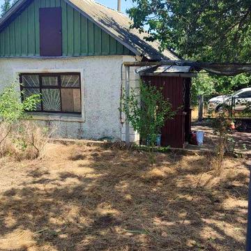 Продається дачний участок з будинком