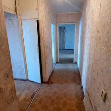 Продам 3-кімнатну квартиру. Комерція. Вул.Стависька,26.
