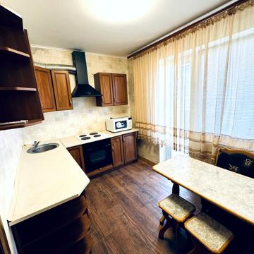Володимира Бизова вул. (Якіра), 24