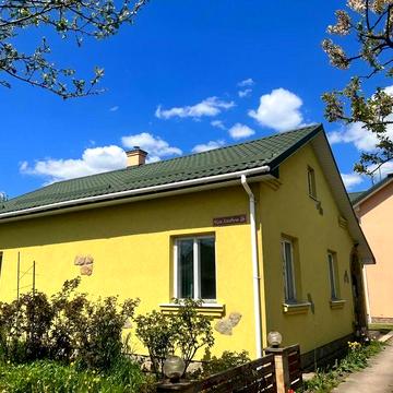 Продаються два окремостоячі будинки на спільній земельній ділянці