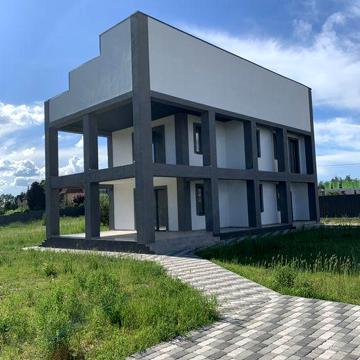 Будинок з двома шикарними терасами