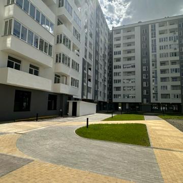 Тернопільська вул., 8